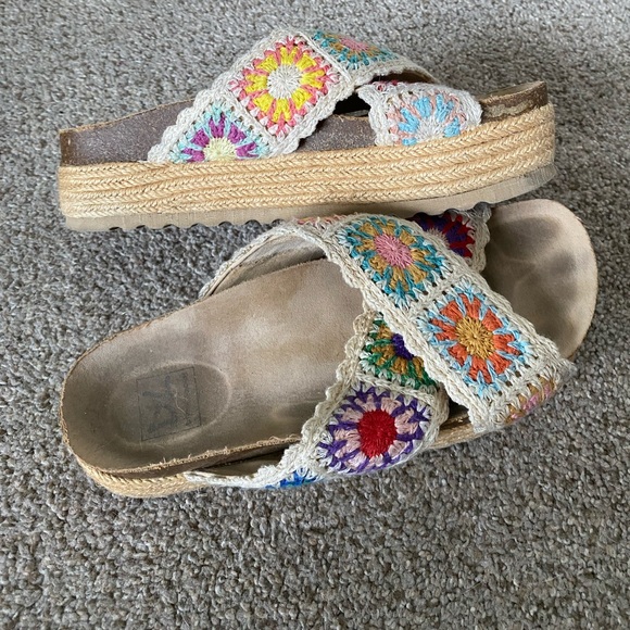 Dirty Laundry Granny Square Platform Sandals - Picture 5 of 5